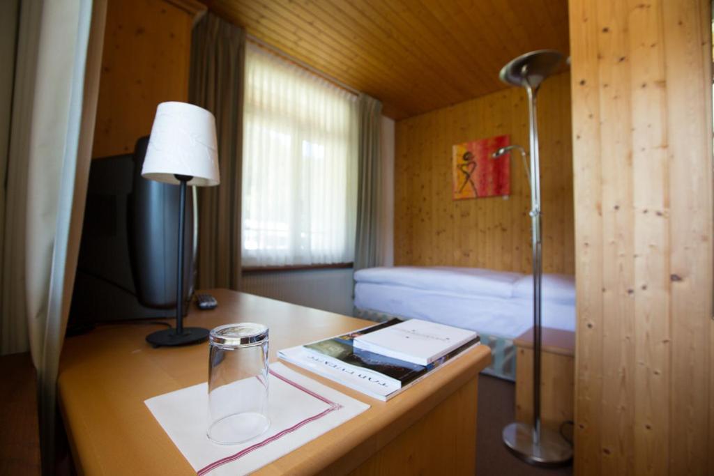 Sonnegg Hotel Zweisimmen Habitación foto