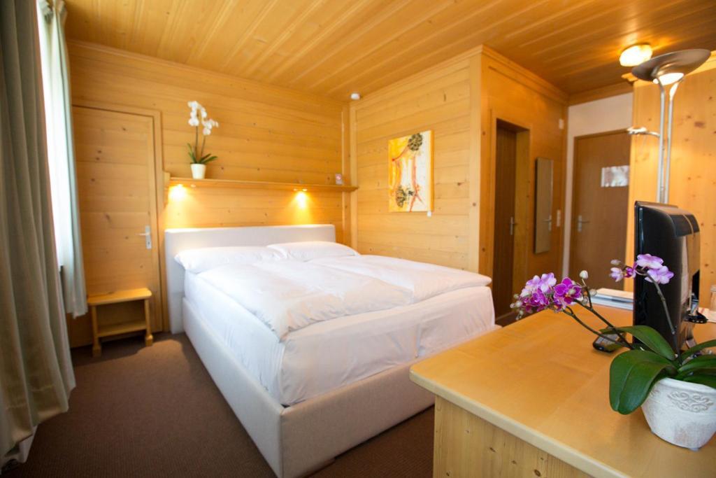 Sonnegg Hotel Zweisimmen Habitación foto